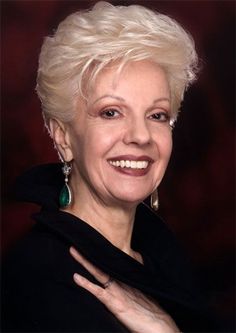 Questa immagine ha l'attributo alt vuoto; il nome del file è 32bd57d5df0a0fa05c9c6974d1d2de68-bulgarian-opera-singer-1.jpg