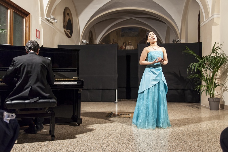 Osimo, Chiostro di San Francesco - 31 Gennaio 2016. Due gruppi di giovani artisti si sono alternati con due programmi di grande fascino: “Tre secoli di teatro musicale – da Haendel a Puccini” e “Amori fatali – dall’opera buffa al dramma verista”. I maestri Alessandro Benigni e Riccardo Lorenzetti hanno guidato i giovani talenti dell'Accademia d'Arte Lirica. Si ringrazia il Circolo Fotografico Avis Giacomelli per la preziosa collaborazione nelle persone di Sauro Strappato e Maurizio Silvestrini. 