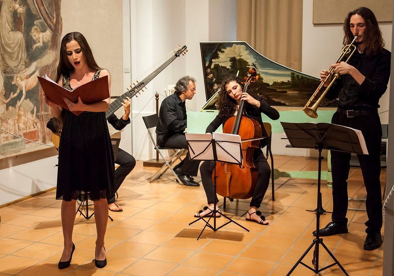 Osimo, Museo Civico - 12 Giugno. Domenica 12 giugno nella cornice del Museo Civico di Osimo, il concerto barocco “La Tromba guerriera” ha visto gli allievi dell’Accademia impegnati con un ensemble di strumenti antichi, diretti al clavicembalo da Riccardo Lorenzetti. Un programma molto ricco con cantate di Bononcini, Caldara, Haendel, Martini, Melani, con tromba e violoncello barocco. 