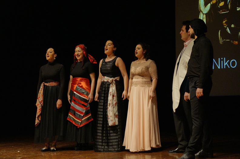 Osimo, Teatro La Nuova Fenice - 2 aprile 2017. Solisti dell’Accademia d’Arte Lirica, al pianoforte Alessandro Benigni e le danzatrici del Centro Formazione Danza di Simona Apostol.