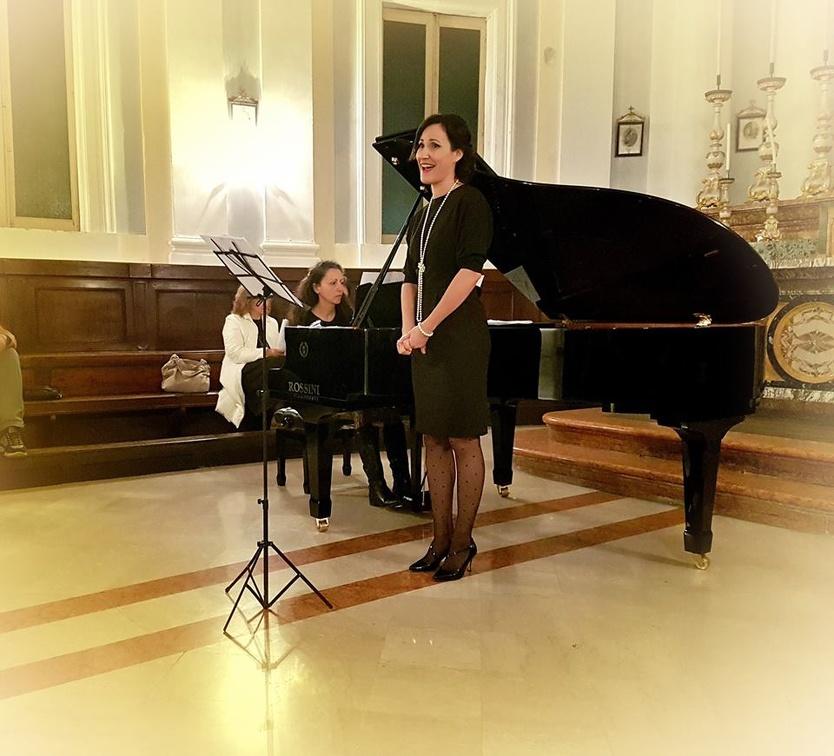 Osimo, Cappella di Palazzo Campana - 4 Novembre 2018 ore 17:00 LA MUSICA DEI POETI Incontro musicale per i visitatori della mostra "GIORGIO DE CHIRICO E LA NEOMETAFISICA" Soprano Yuliya Poleshchuk accompagnata al pianoforte da Valeria Picardi. Saranno eseguite musiche di Castelnuovo Tedesco, Debussy, Pilati, Poulenc e Respighi. 